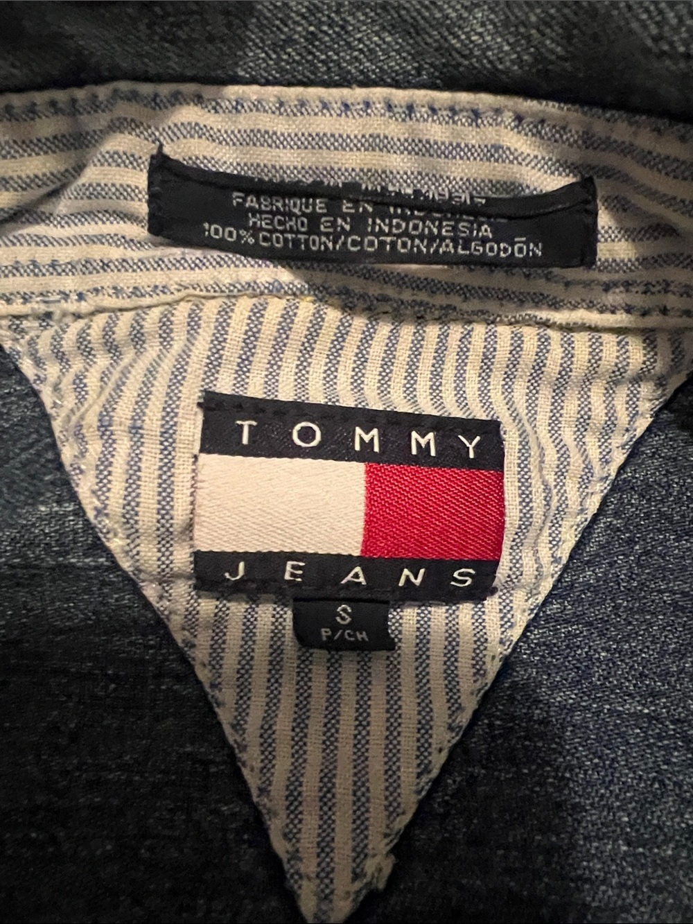 Vintage Tommy Hilfiger Blue Light Wash Denim Shirt Jacket - Picture 4 of 7